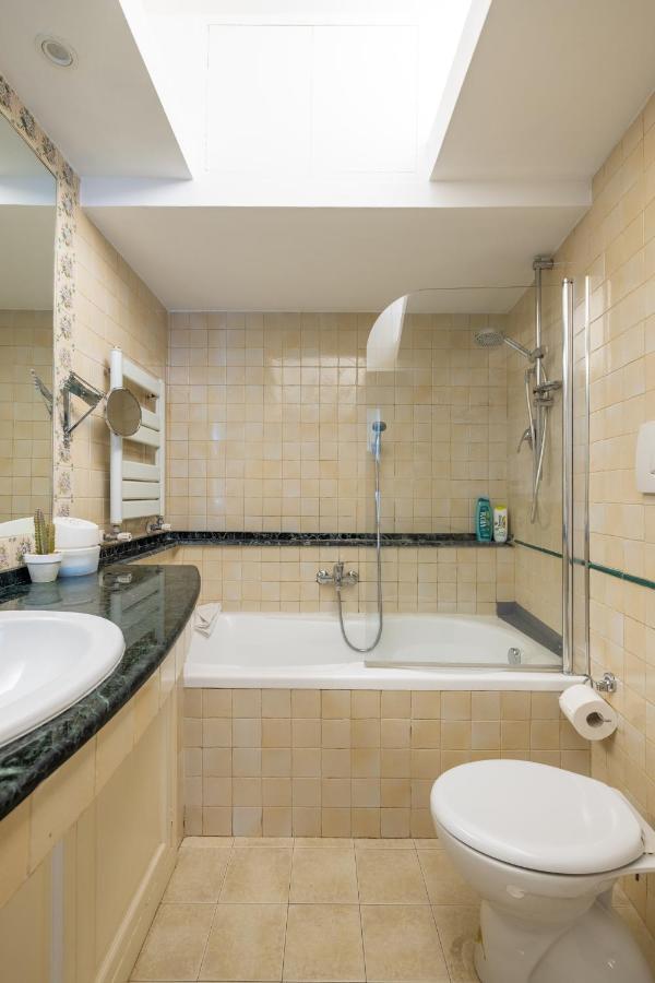 Charming Apartment With Patio A Few Steps From Colosseum Exterior photo