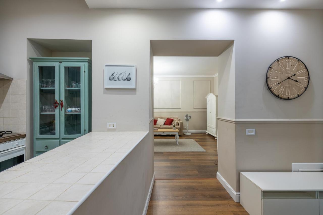 Charming Apartment With Patio A Few Steps From Colosseum Exterior photo