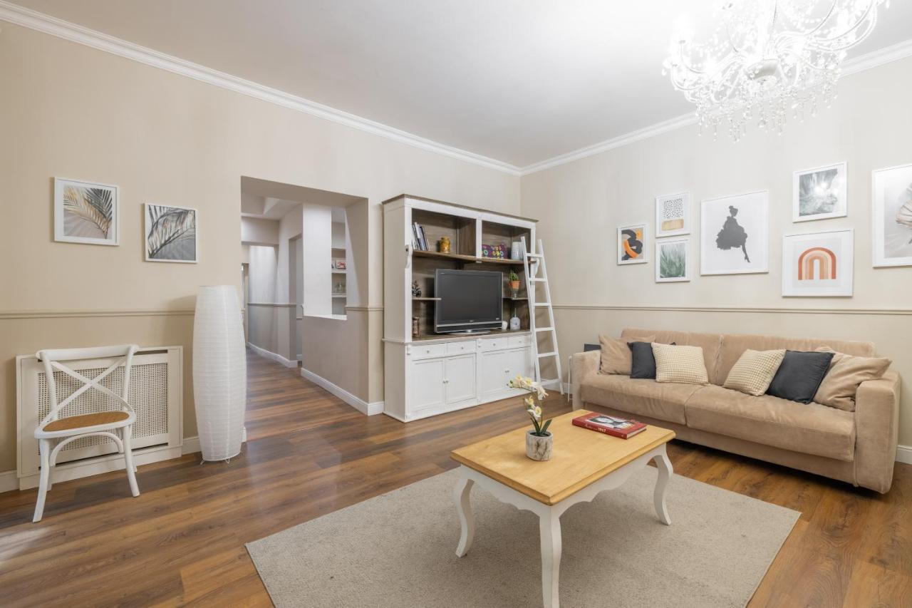 Charming Apartment With Patio A Few Steps From Colosseum Exterior photo