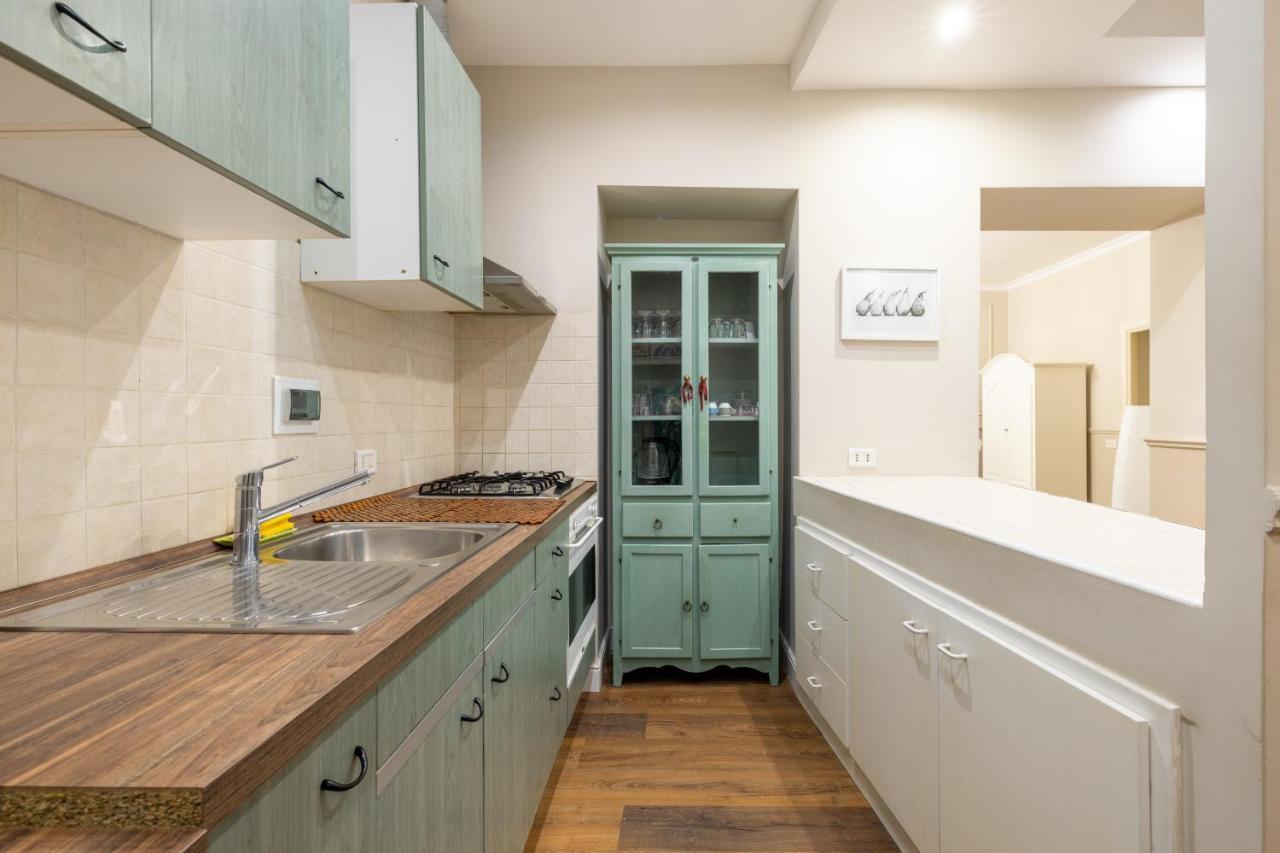 Charming Apartment With Patio A Few Steps From Colosseum Exterior photo
